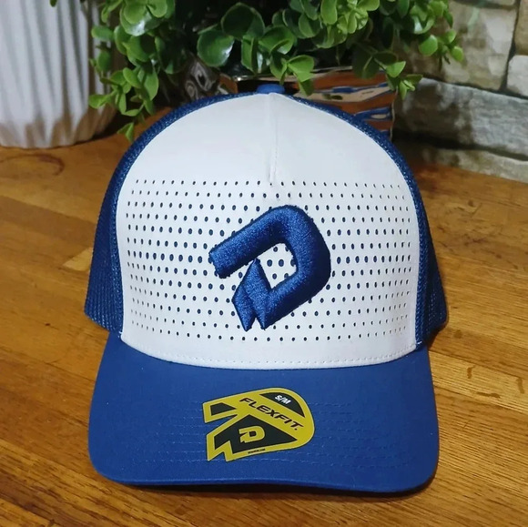 Demarini Other - New Demarini Flex Fit Adult Hat S/M